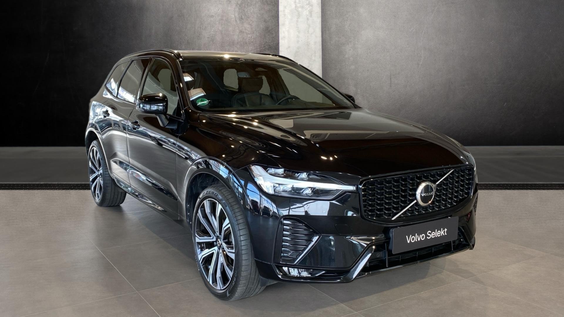Volvo XC60 R-DESIGN, B5 AWD, 173+10 kW / 235+14 HP