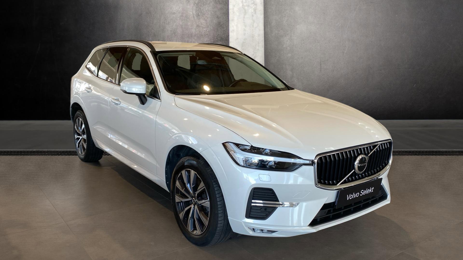 Volvo XC60 MOMENTUM PRO, B4 AWD, 145+10 kW / 197+14 HP