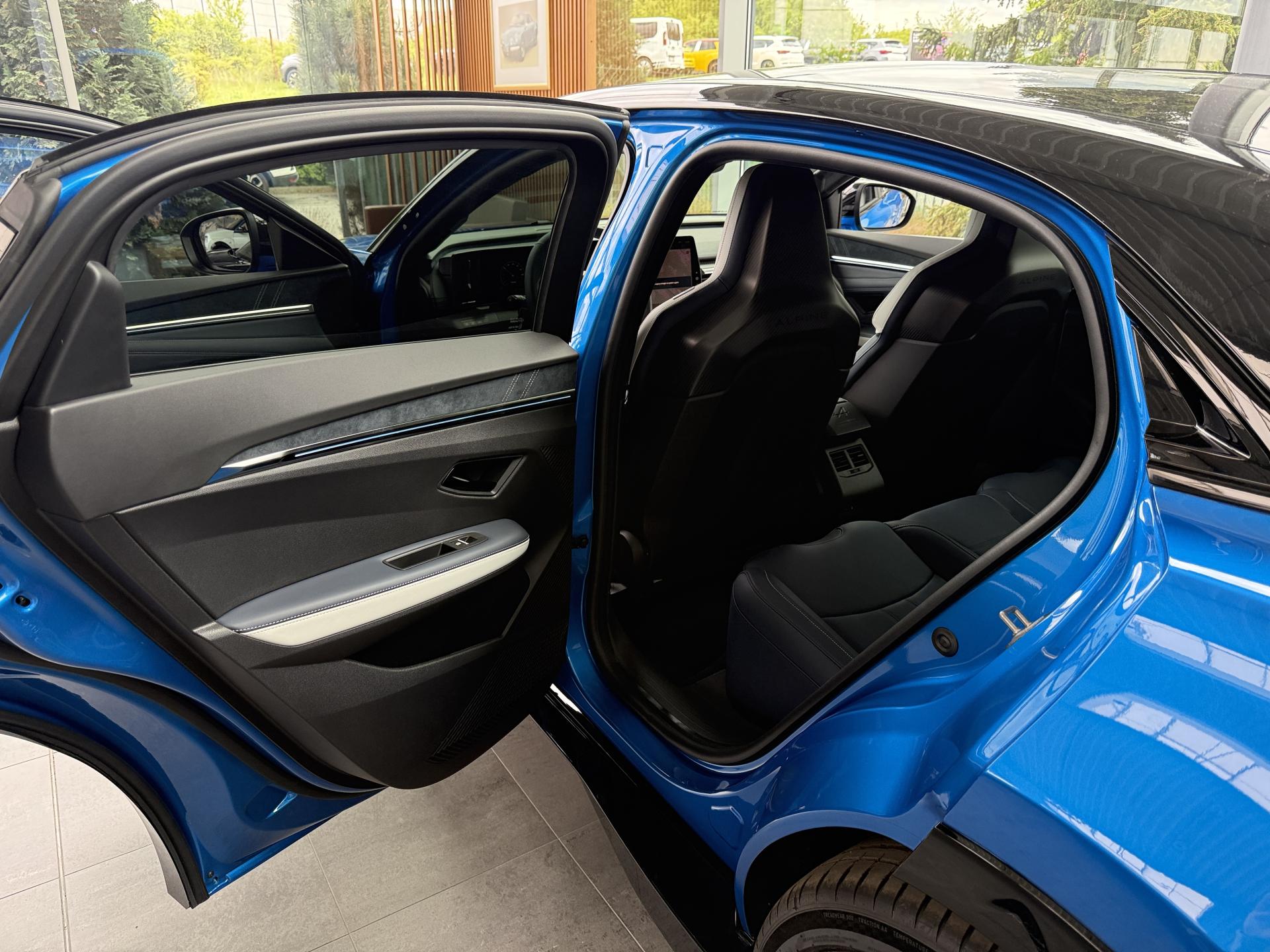 Alpine A390