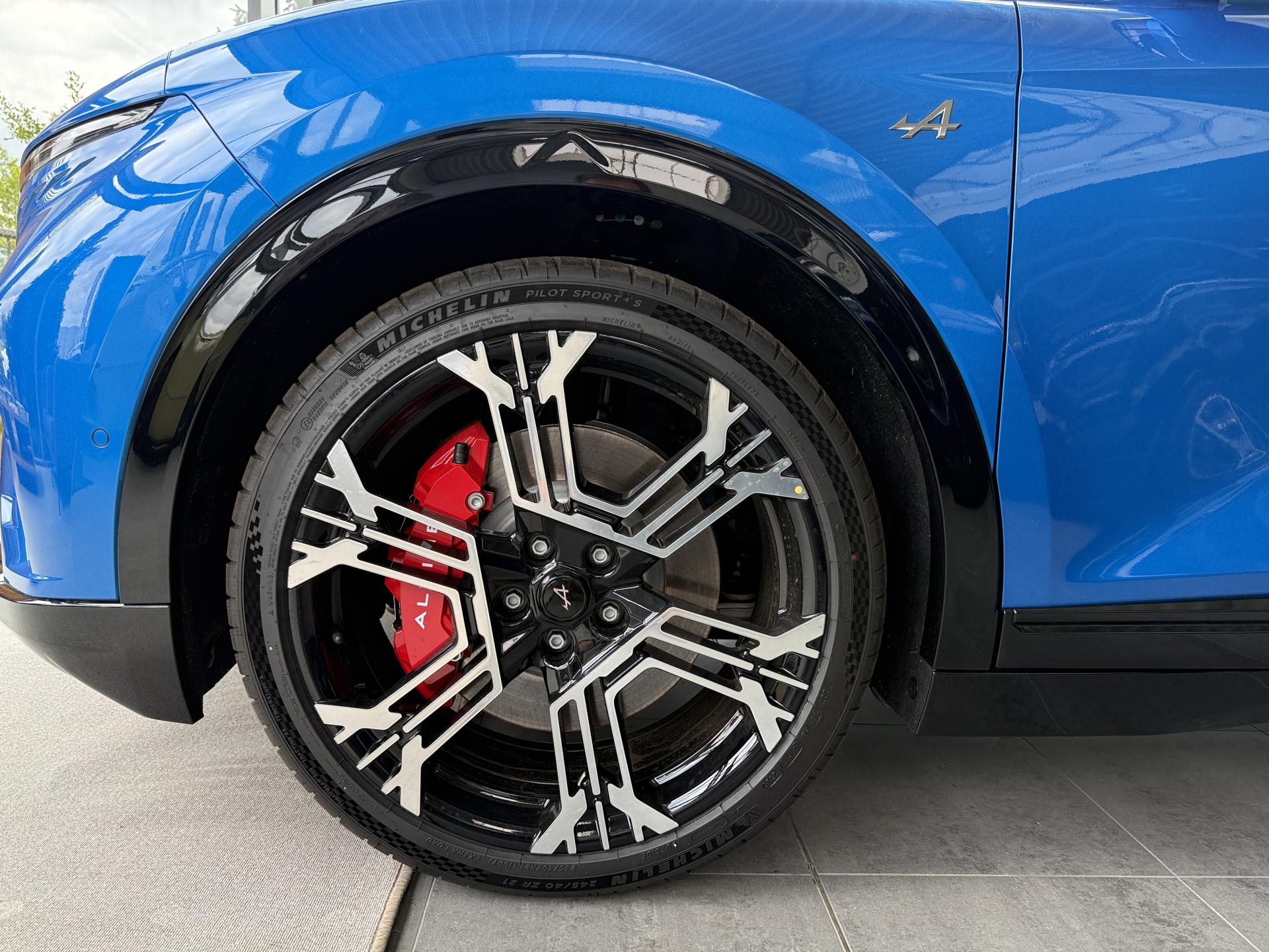 Alpine A390