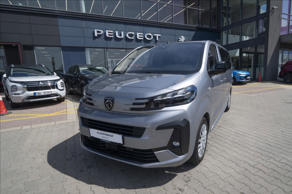 Peugeot Traveller 2,0 BlueHDI AT NAVI 1. MAJ ČR