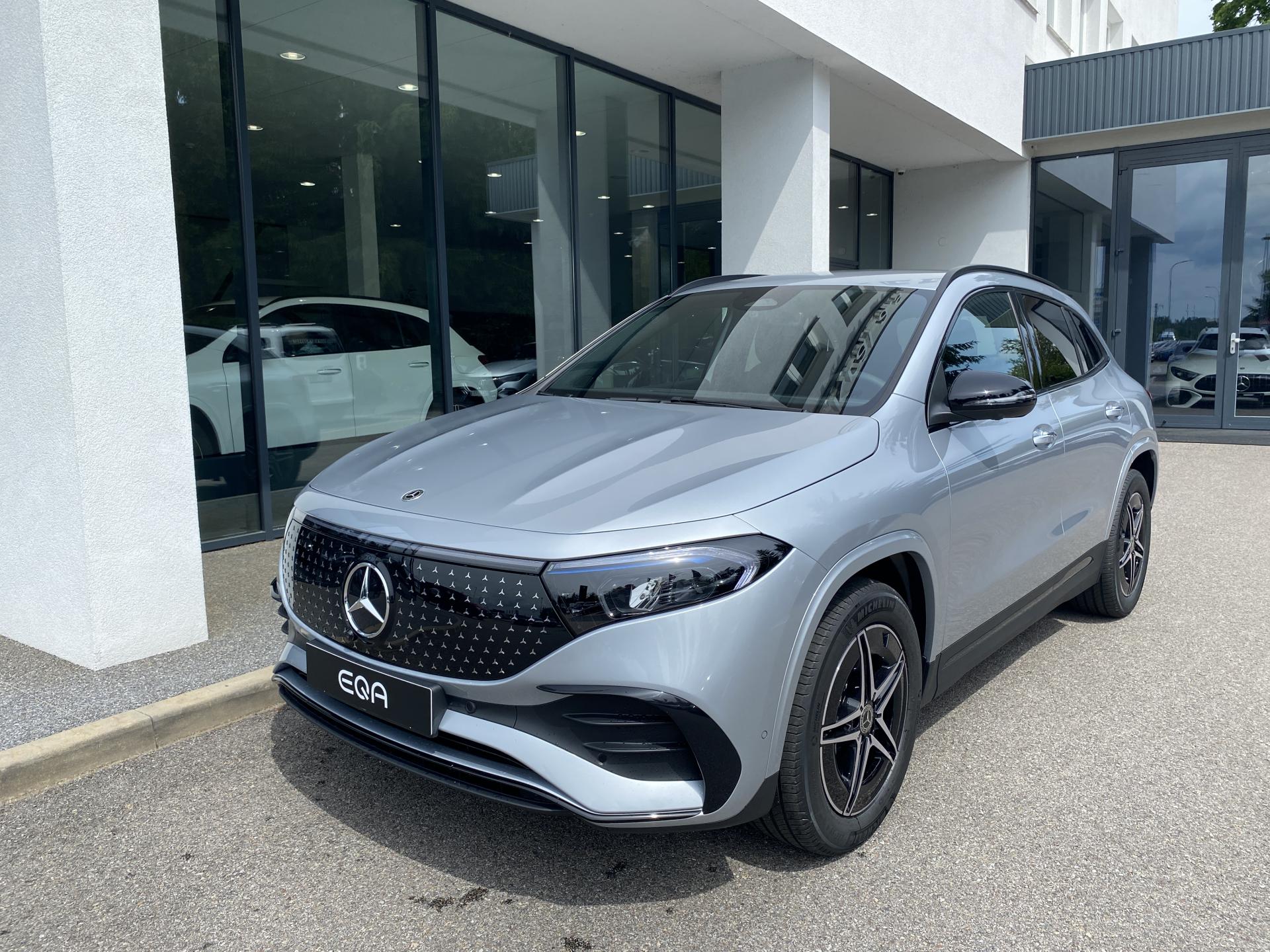 Mercedes EQA EQA 300 4M - náhradní vůz