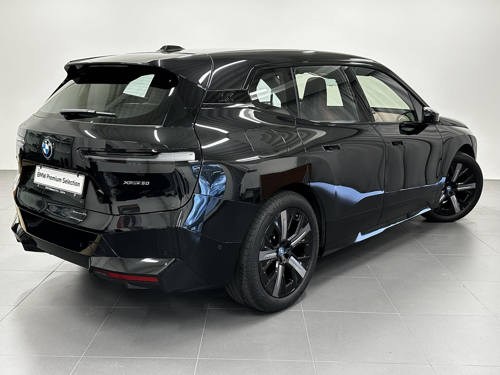 BMW iX