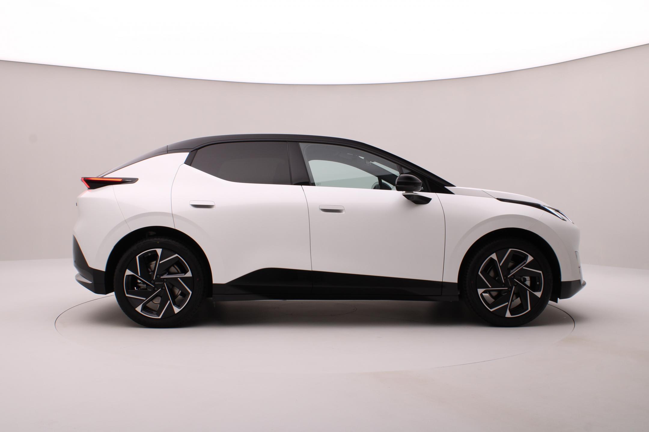 Lynk & Co VWB