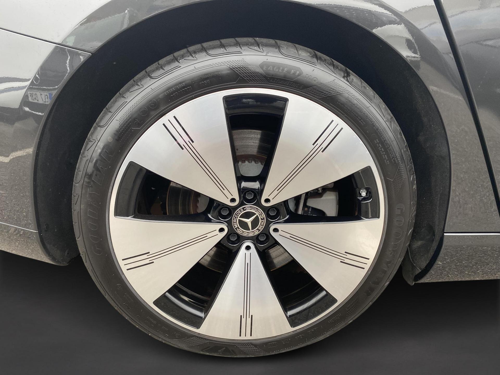 Mercedes EQS