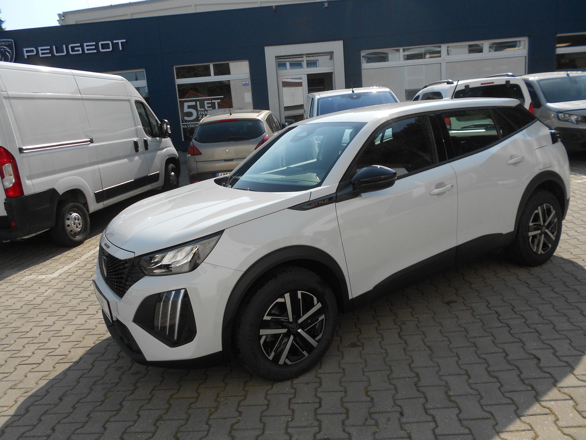 Peugeot 2008 STYLE PureTech 100 MAN6