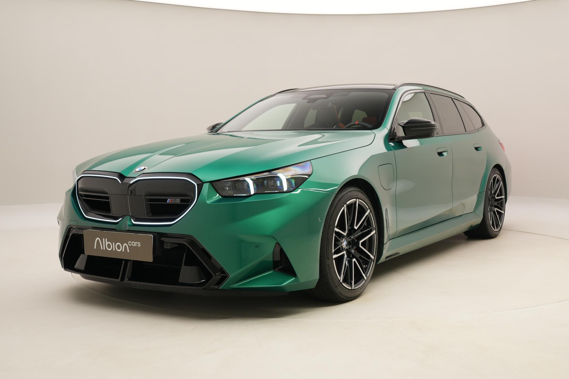 BMW M5 TOURING G99 B&W AWD 1.maj.