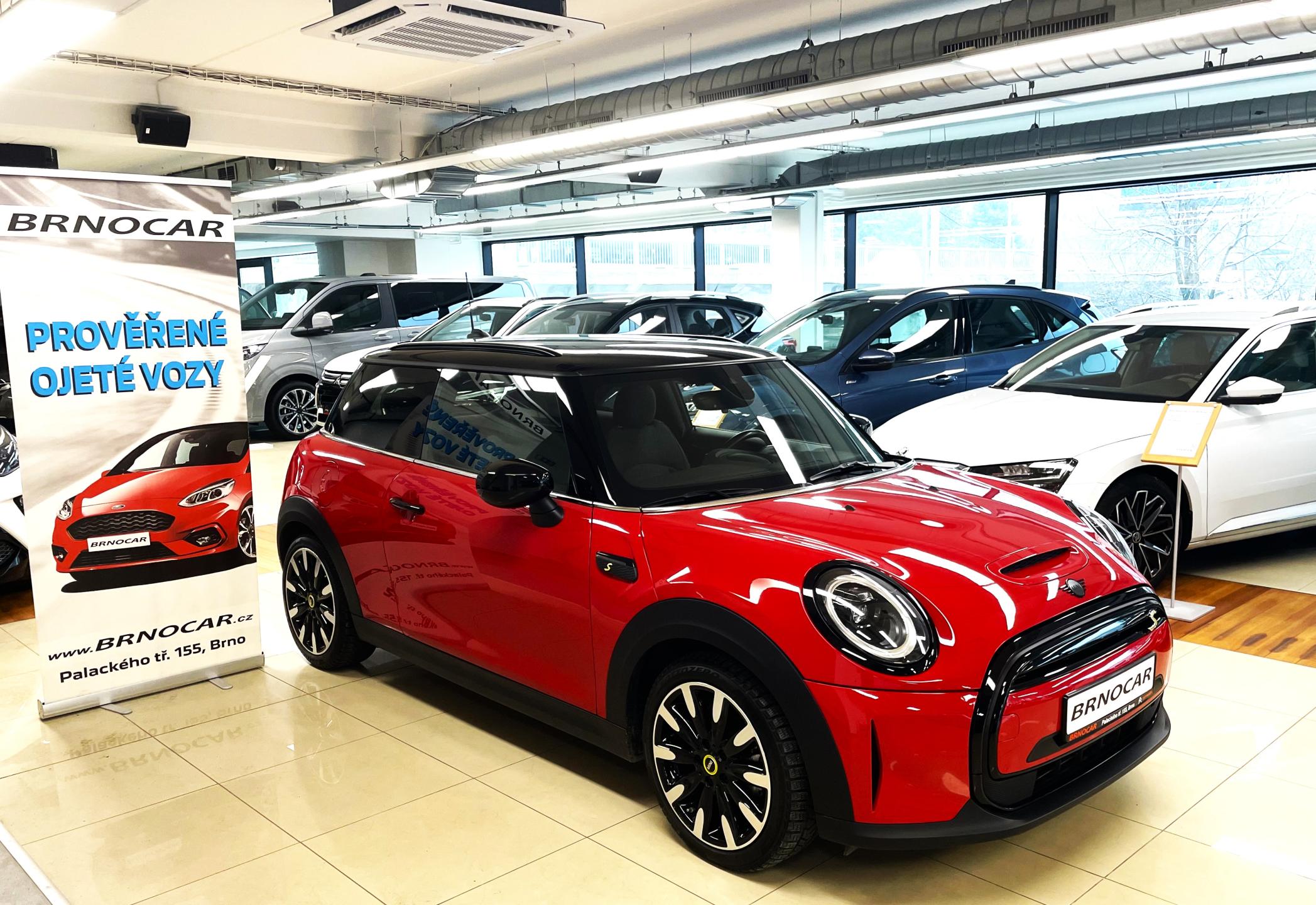 MINI Cooper SE, 135 kW, CHILLI RED, ČR