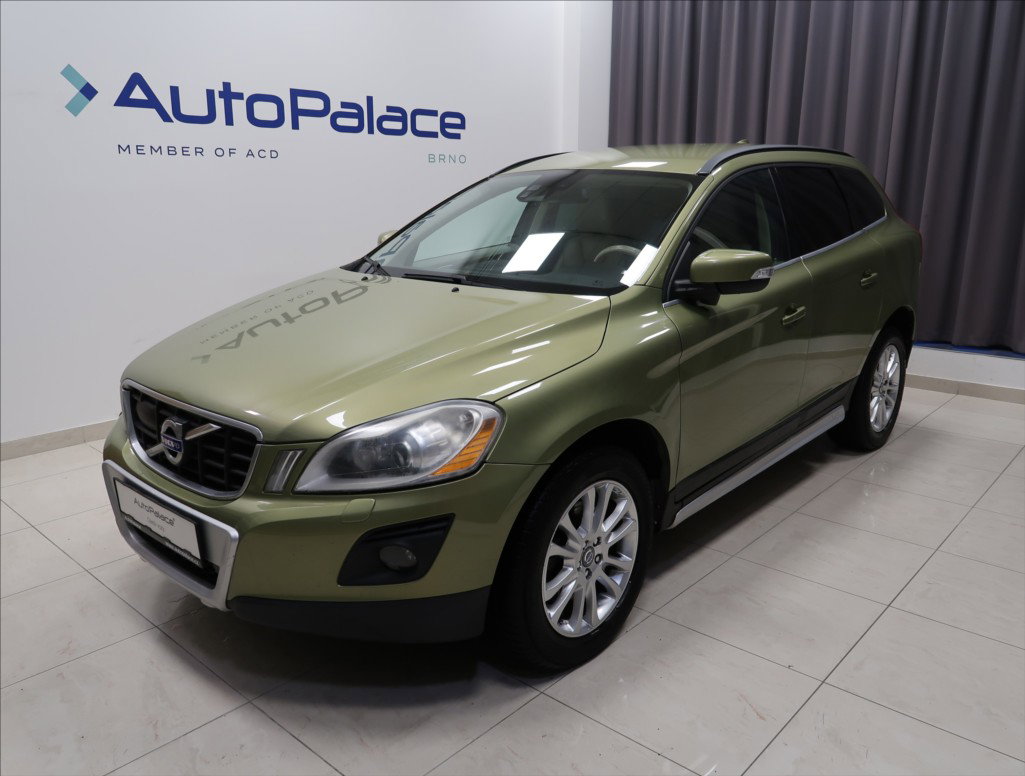 Volvo XC60 2,4 D AWD AT KŮŽE VÝHŘEV ČR