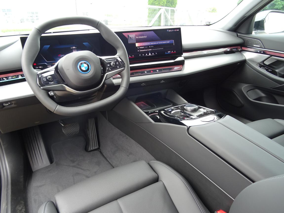BMW i5