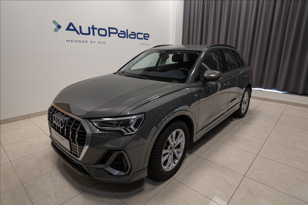 Audi Q3 1,5 35 TFSI S-LINE NAVI VÝHŘEV