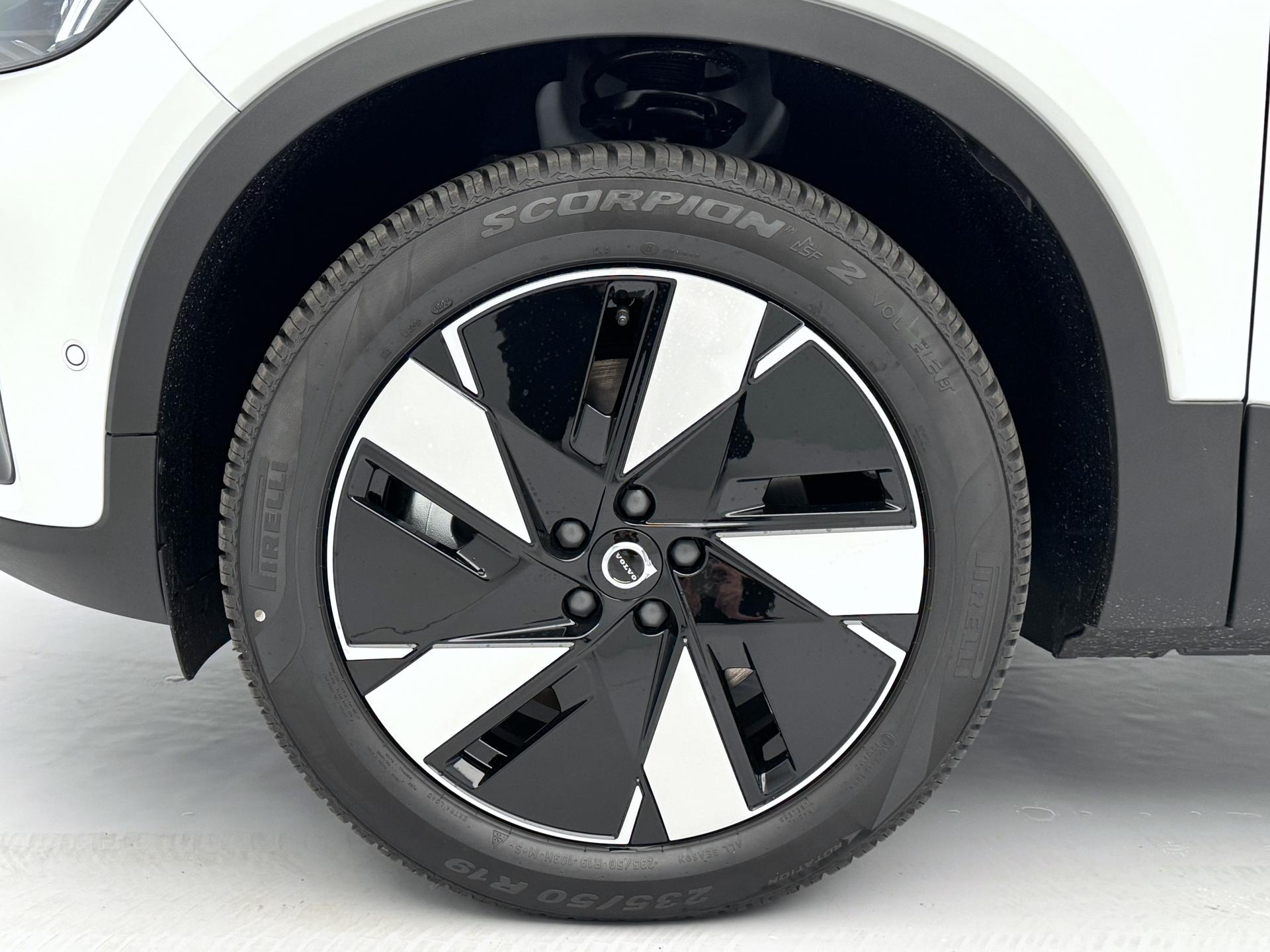 Volvo EX40