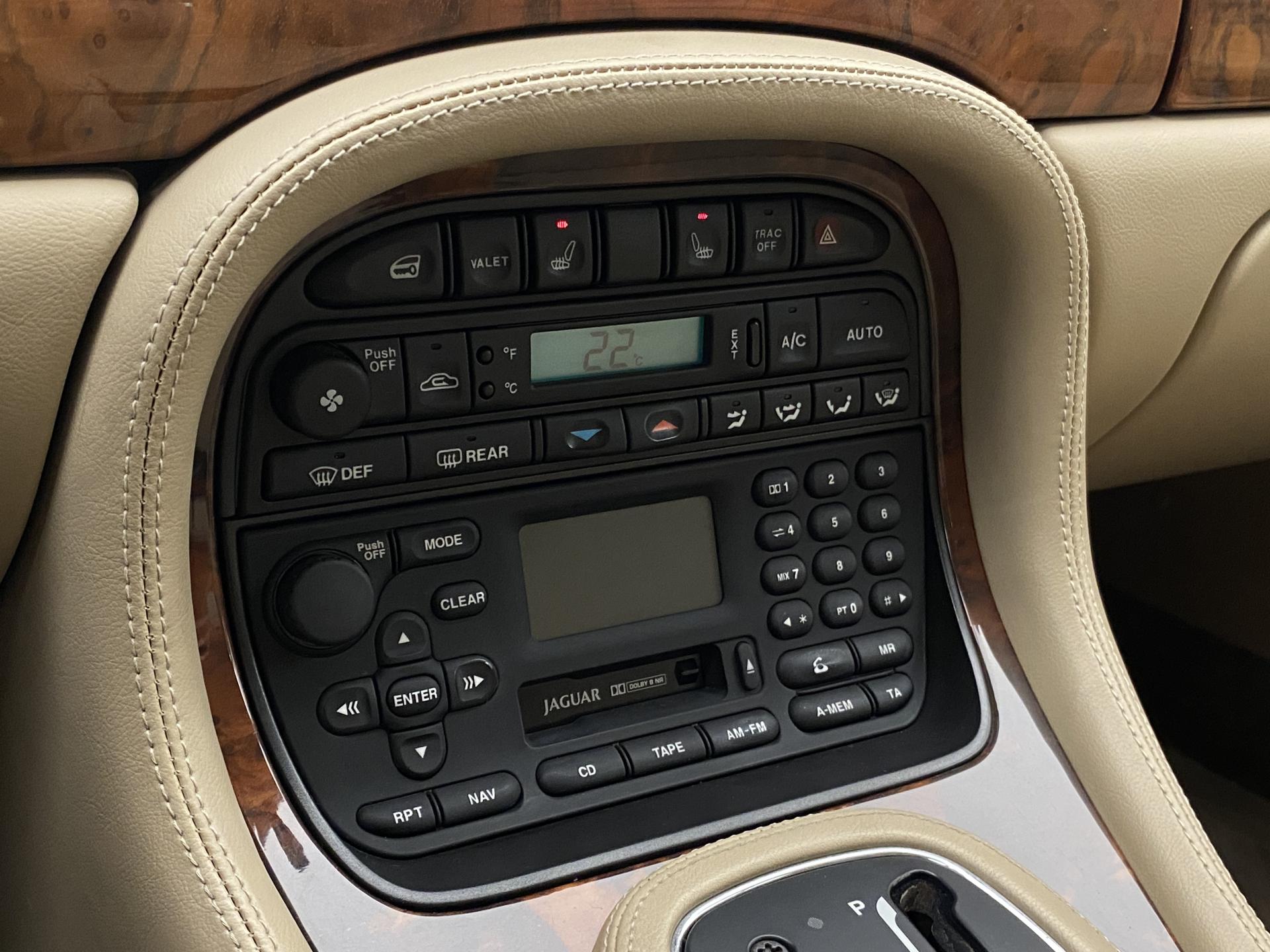 Jaguar XJ