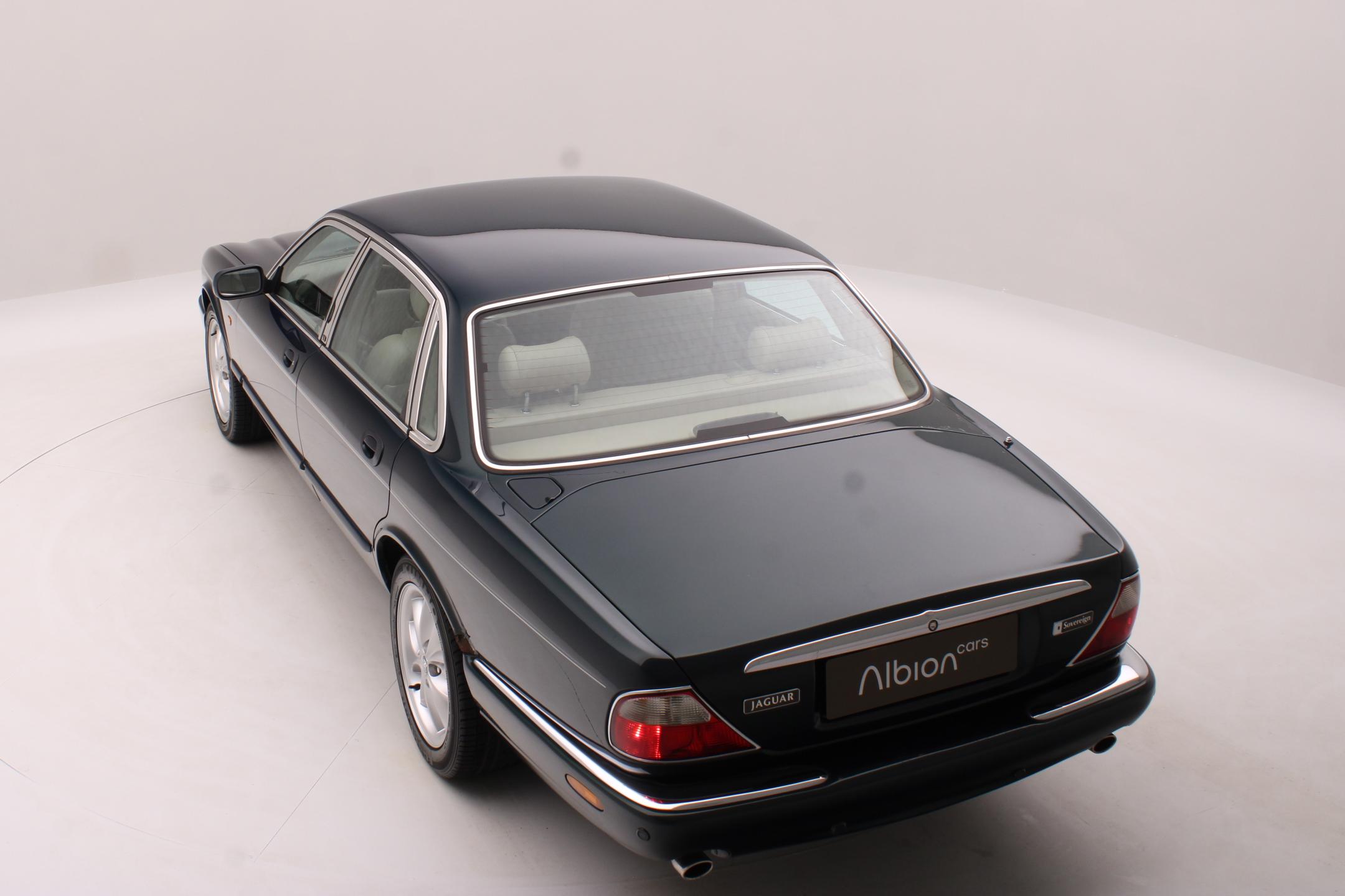 Jaguar XJ