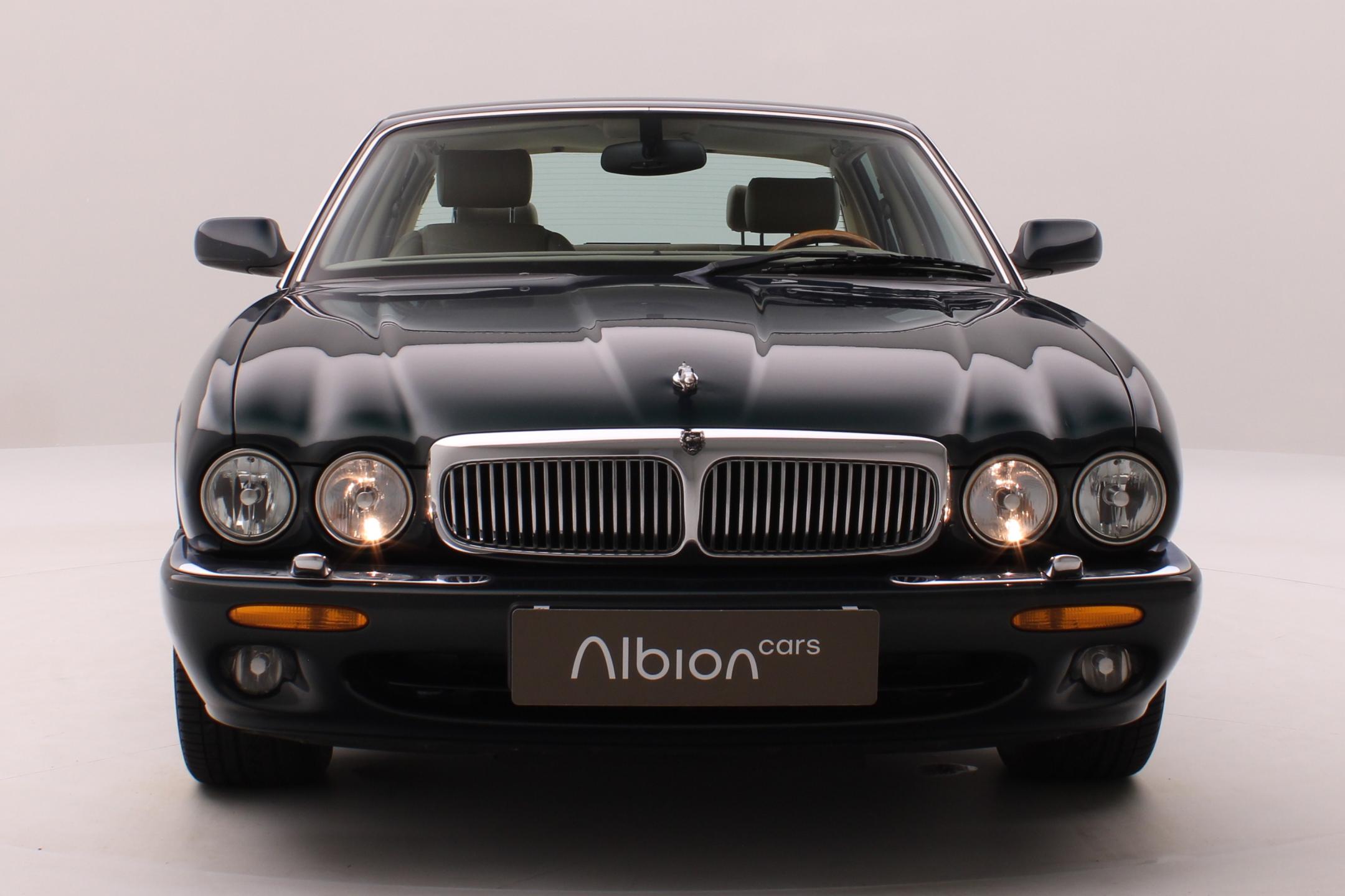 Jaguar XJ