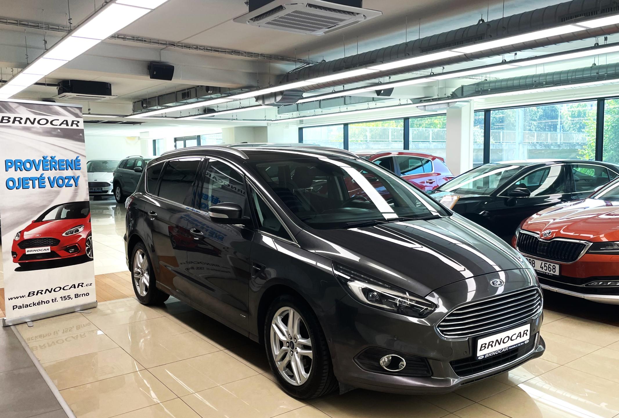 Ford S-MAX Titanium 132kW AT AWD, 7 MÍST