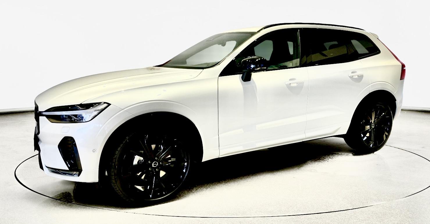 Volvo XC60 B5 AWD PLUS BLACK EDITION