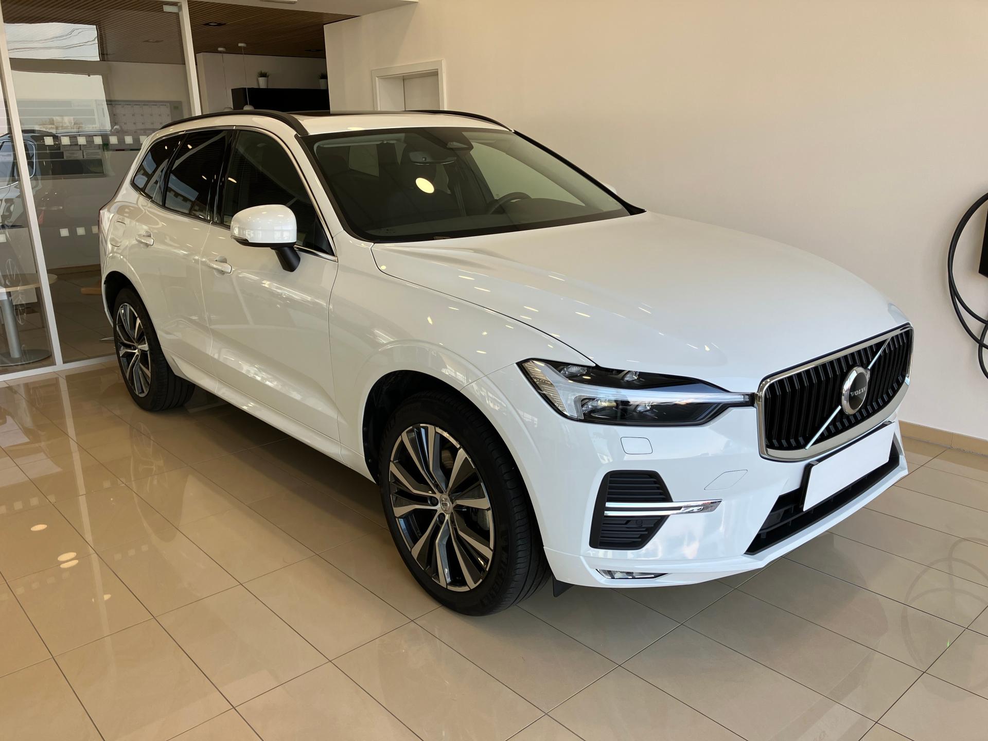 Volvo XC60 B4 FWD Momentum PRO AT8