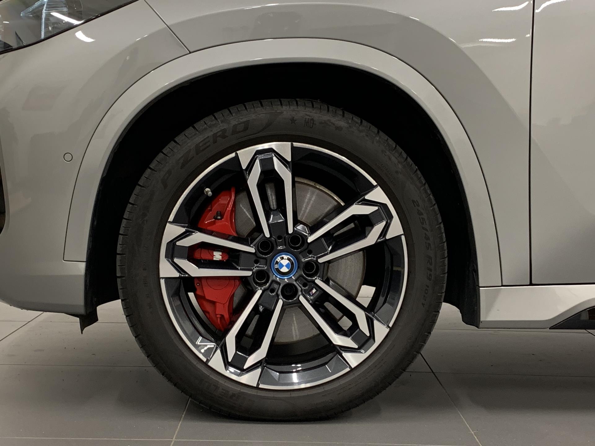 BMW iX1
