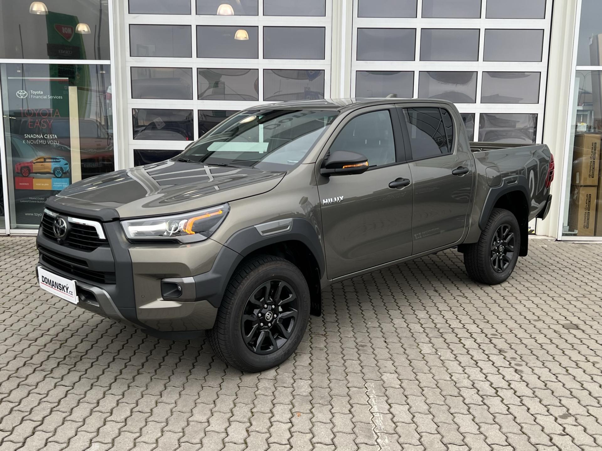 Toyota Hilux 2.8 DC 6A/T 48W INVINCIBLE