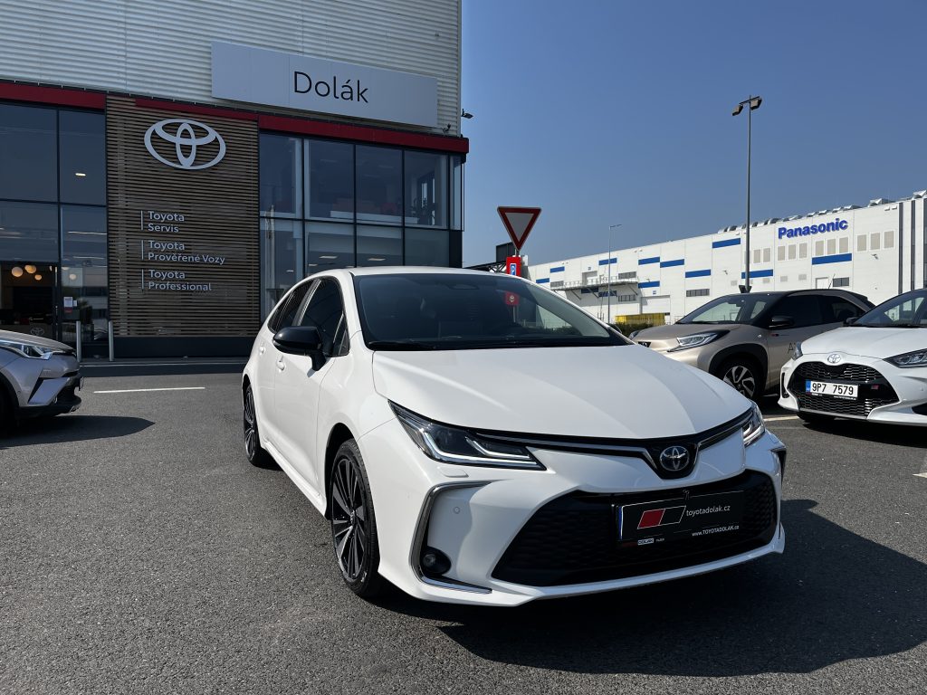 Toyota Corolla SD 1.8 Hybrid ODBĚR ihned