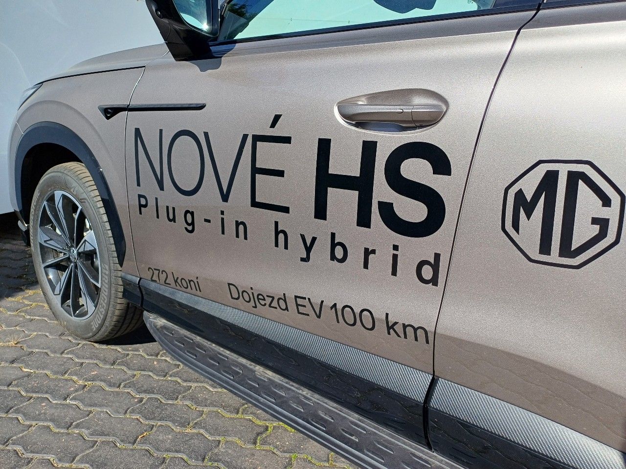 MG HS