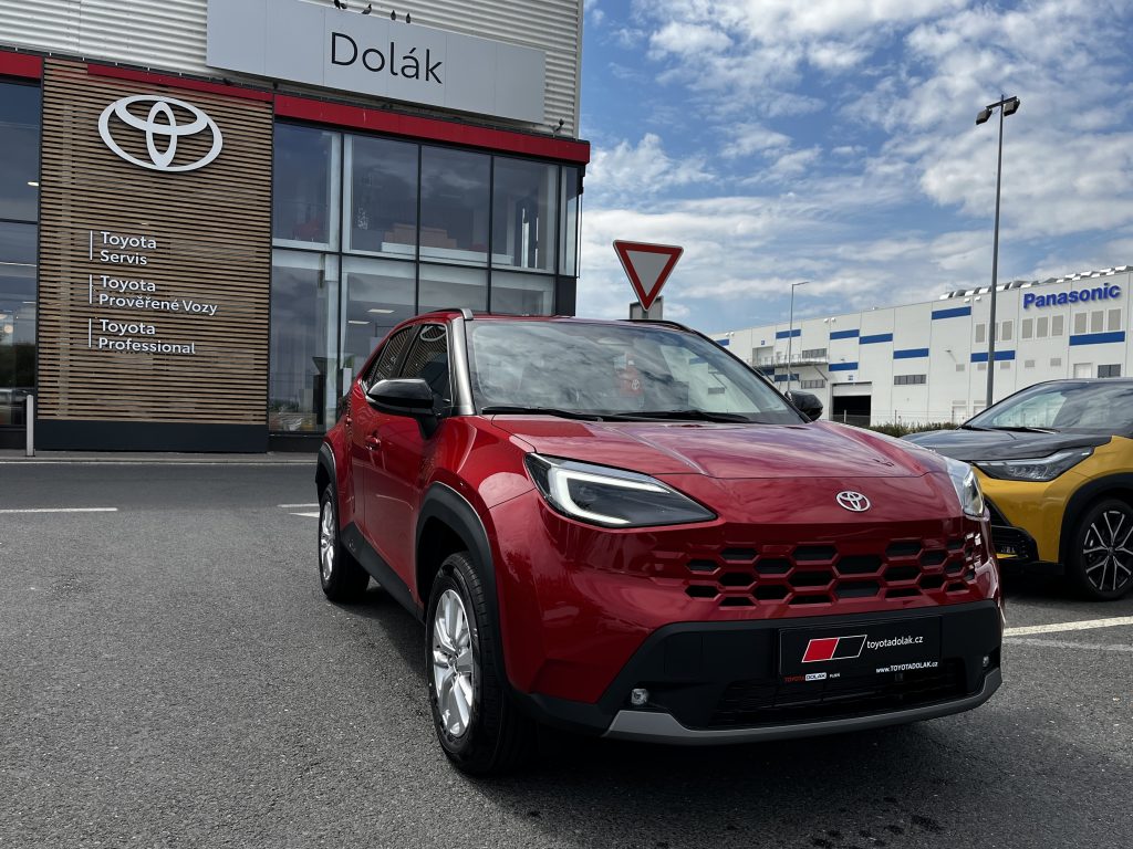 Toyota Yaris Cross 1.5 Hybrid 130k ODBĚR IHNED