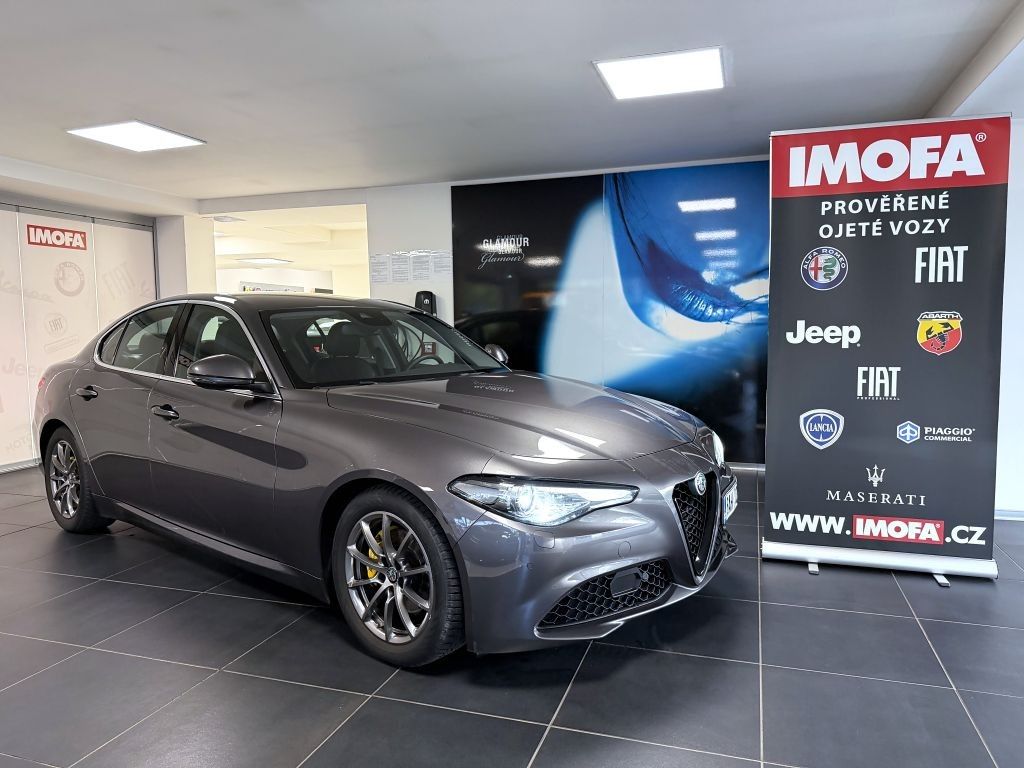 Alfa Romeo Giulia 2.2 JTD 180k AT8 ZF Super