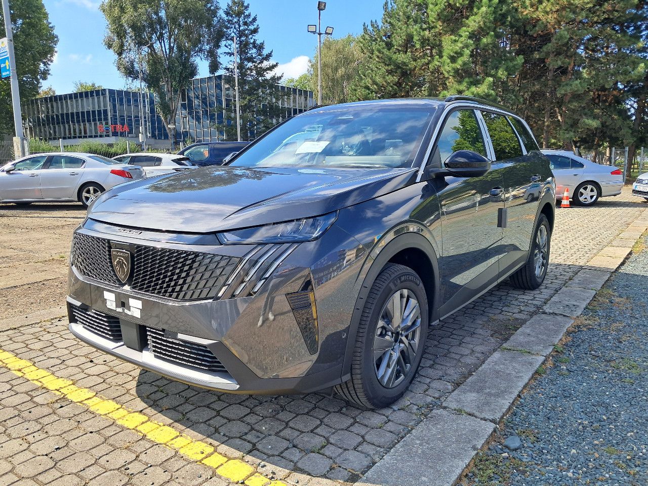Peugeot 5008 ALLURE Hybrid 145 e-DCS6 - 7 míst