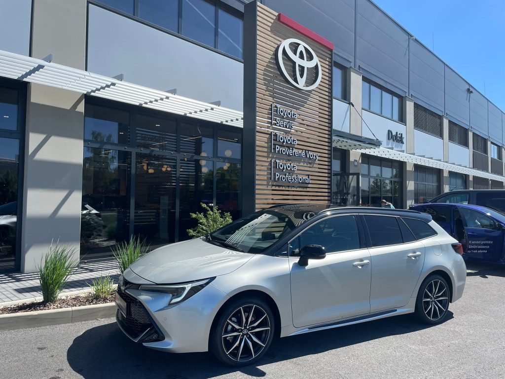 Toyota Corolla 2.0 Hybrid Automat GR SPORT
