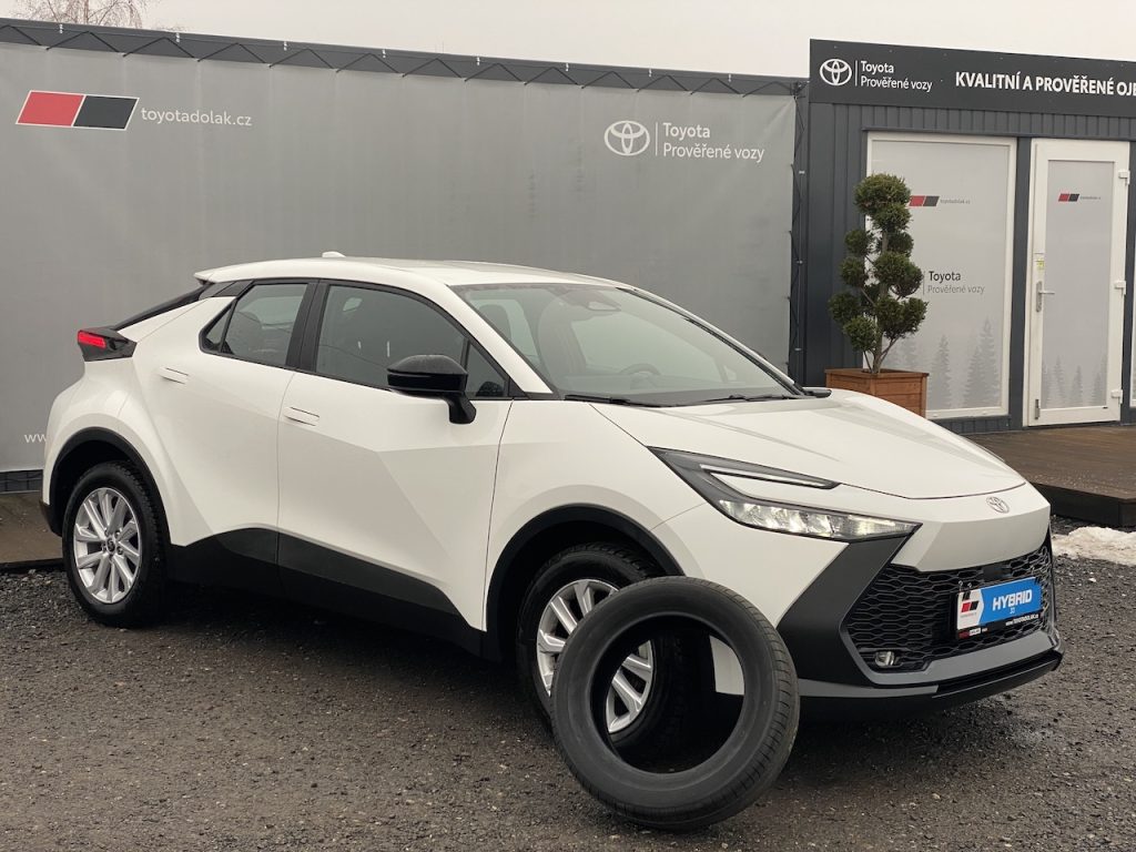 Toyota C-HR 1.8HEV, ČR-1, 8tis km, +pneu