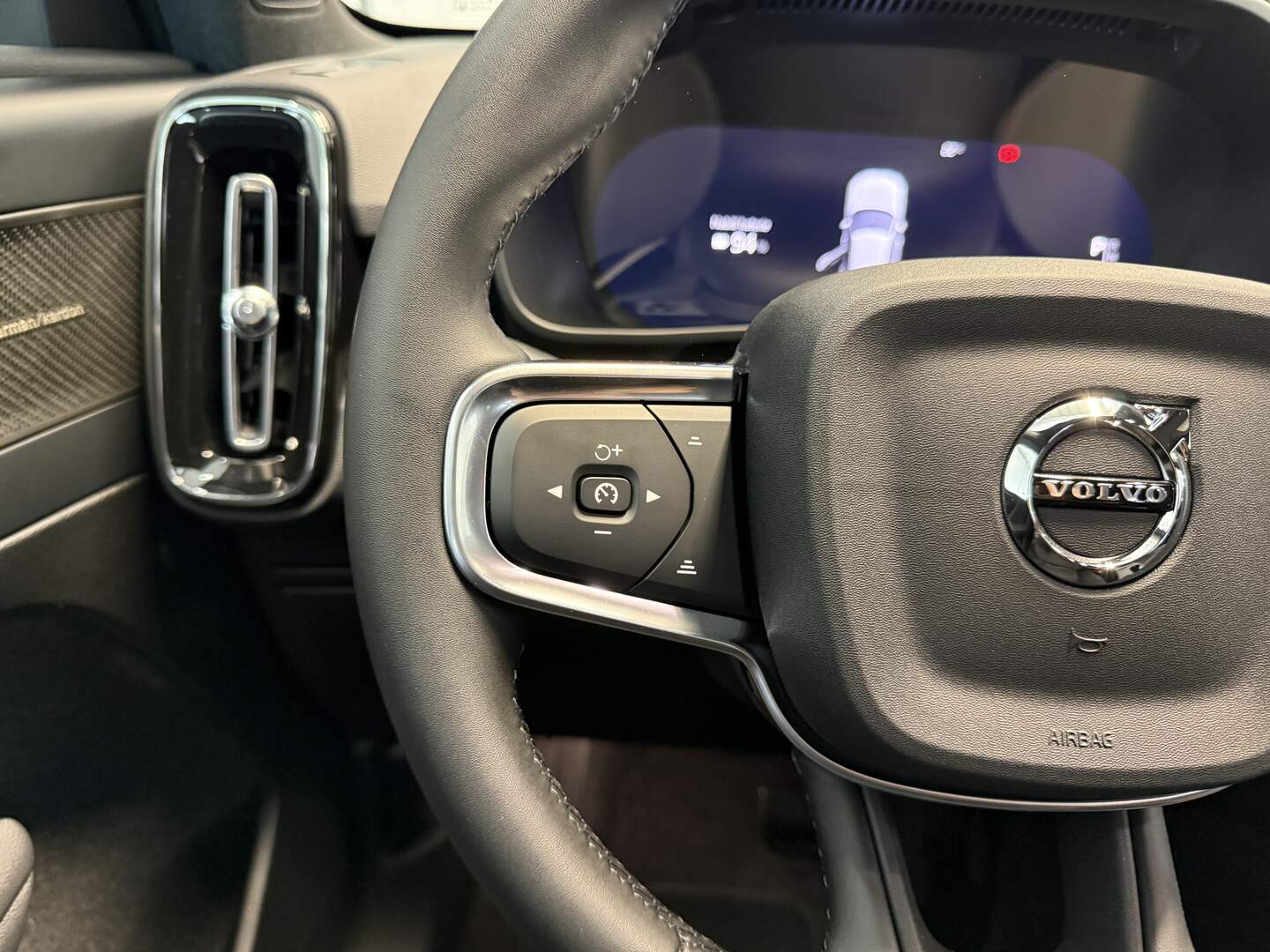 Volvo EX40