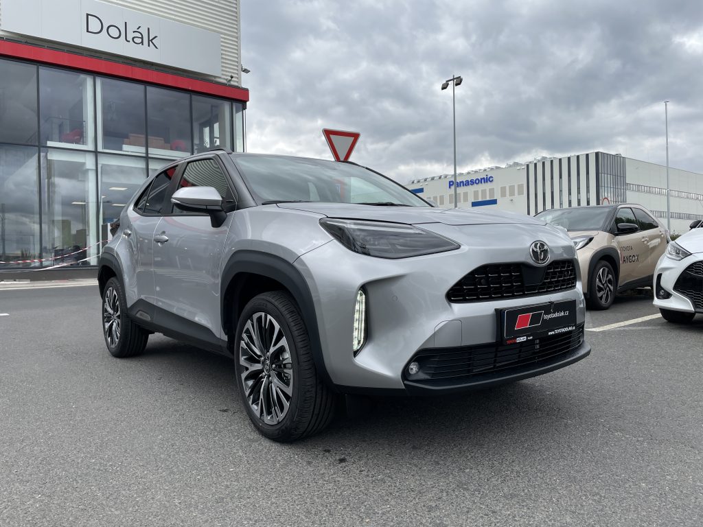 Toyota Yaris Cross 1.5 Hybrid 130k ODBĚR 6/2026