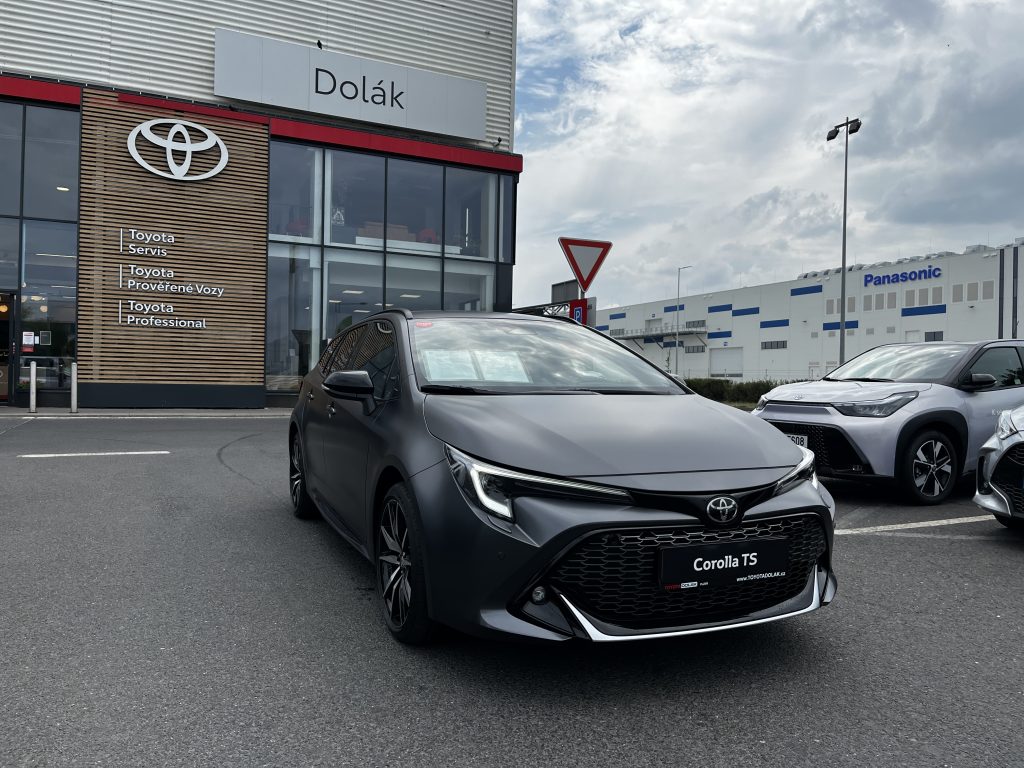 Toyota Corolla 2.0 Hybrid ODBĚR IHNED