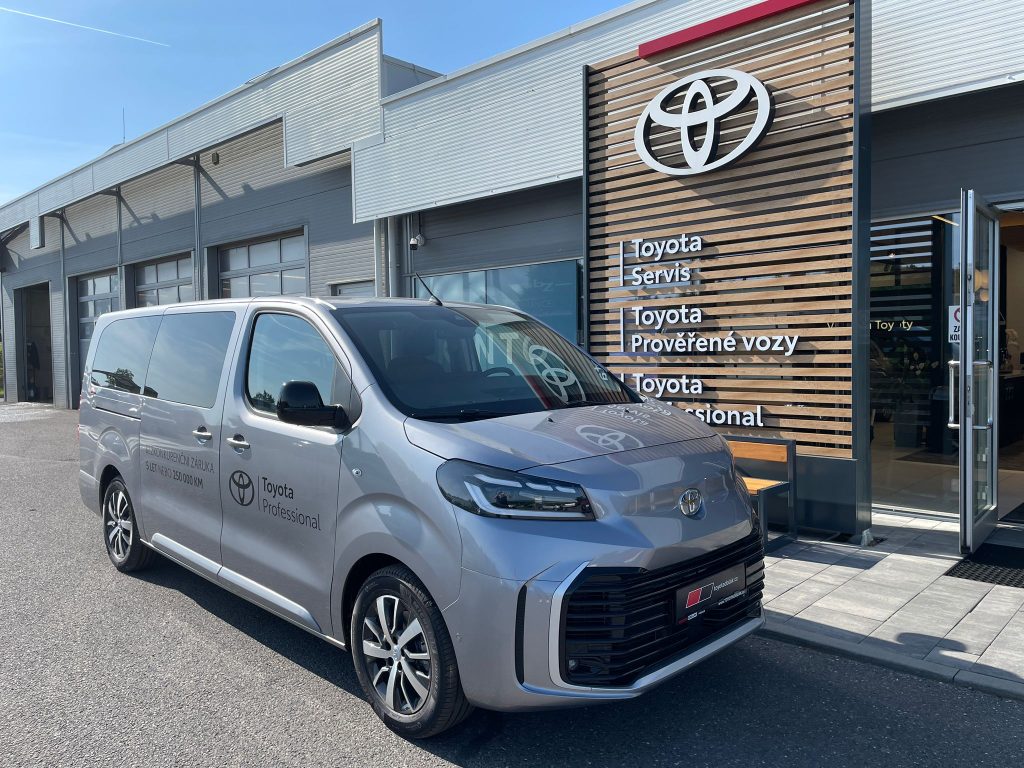 Toyota Proace Verso 2.0L 8AT Family 8