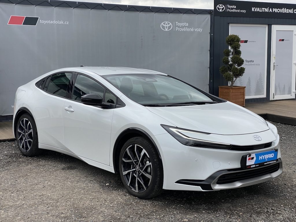Toyota Prius 2.0Plug-in, ČR-1m, Prestige