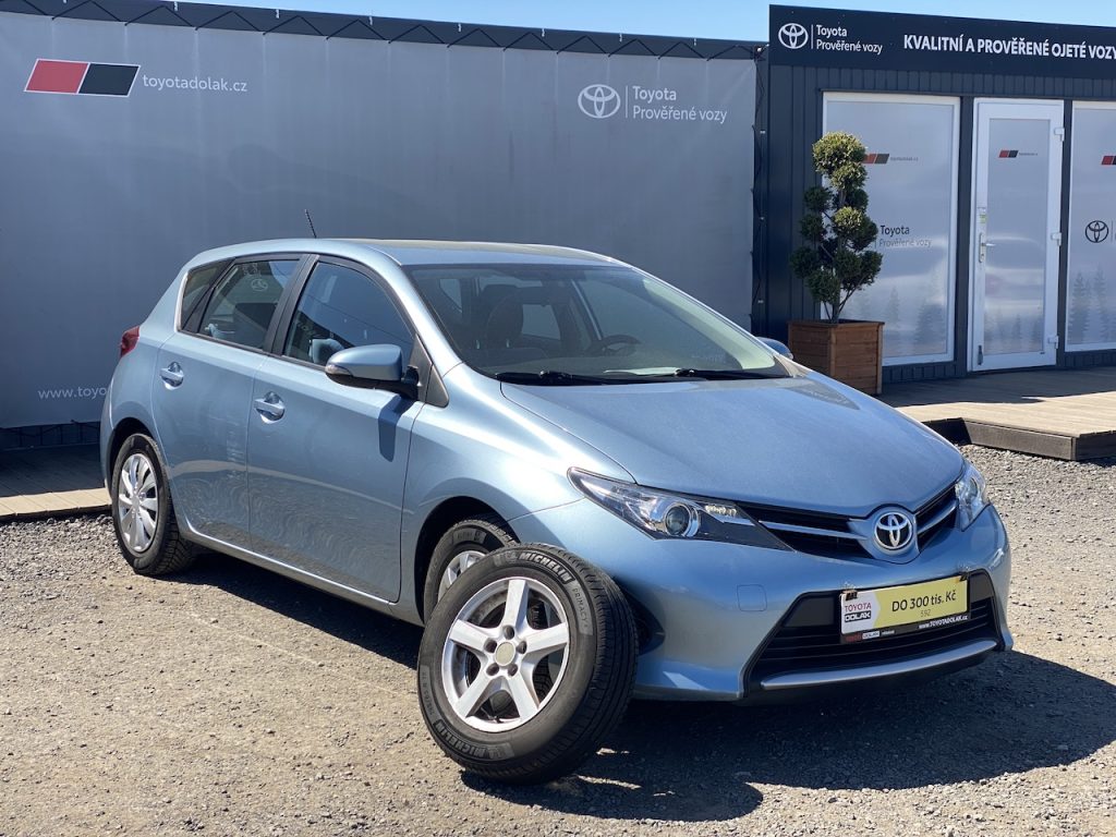 Toyota Auris 1.33i, ČR, manual, 2x kola