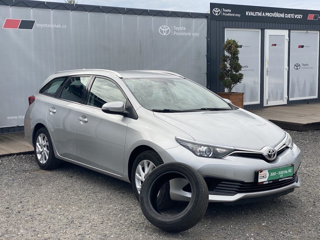Toyota Auris 1.6i, ČR, Active, DPH