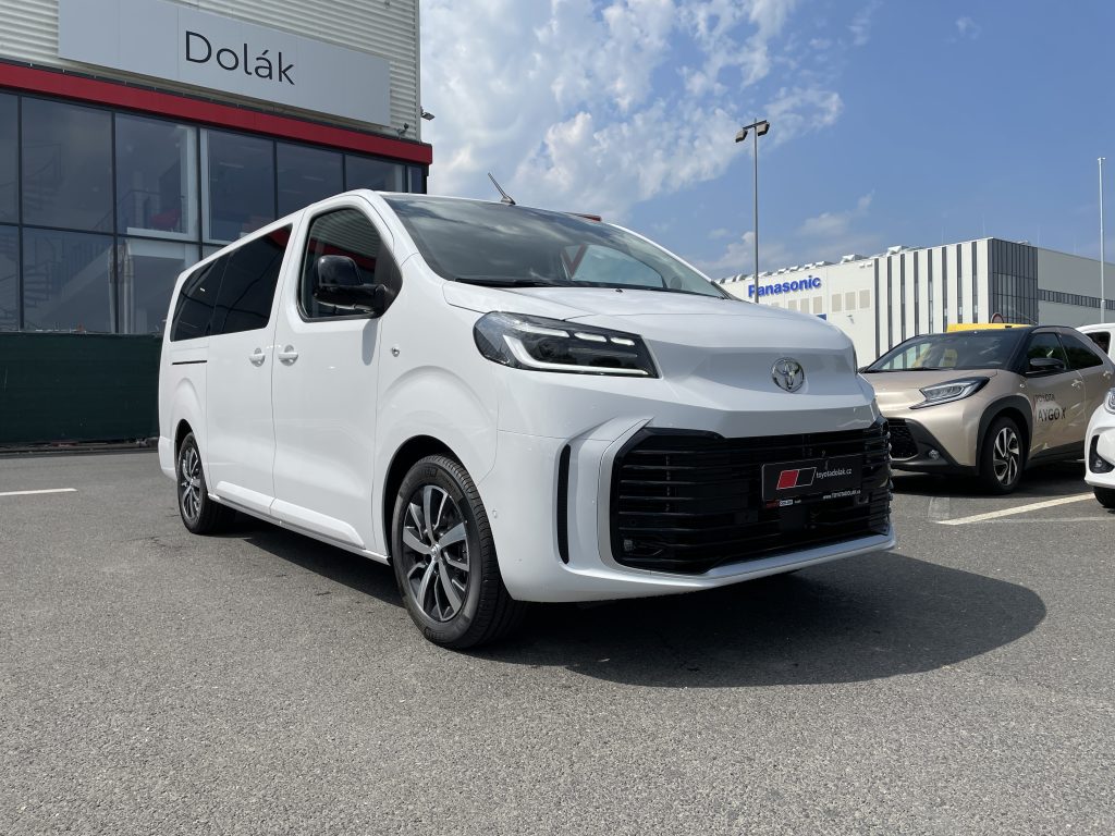 Toyota Proace Verso 2.0D140k Family 8S odběr ihned