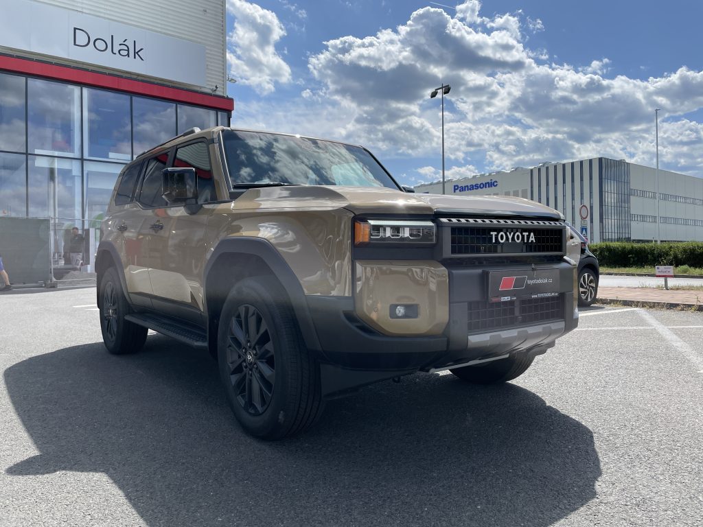 Toyota Land Cruiser 2.8D 4x4 8A/T ExecutiveSkyview