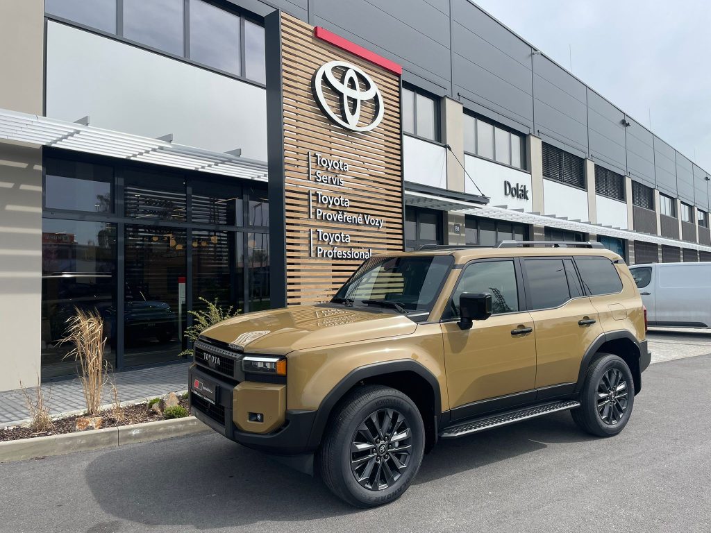 Toyota Land Cruiser 2.8D 4x4 8A/T ExecutiveSkyview