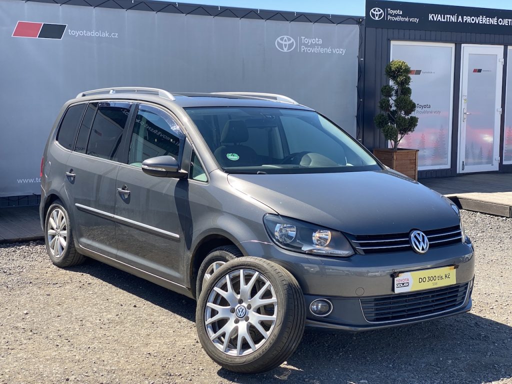 VW Touran 2.0TDi, Highline, tažné + kola