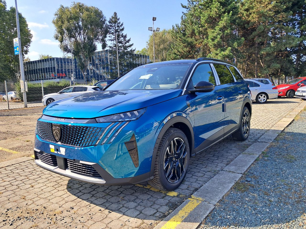 Peugeot 5008 5008 GT Hybrid 145 e-DCS6 celoroční pneu