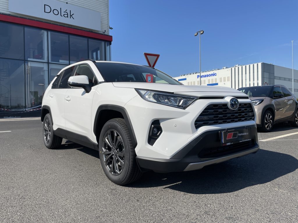 Toyota RAV4 2.5 Hybrid 4x4 ODBĚR 6/2026