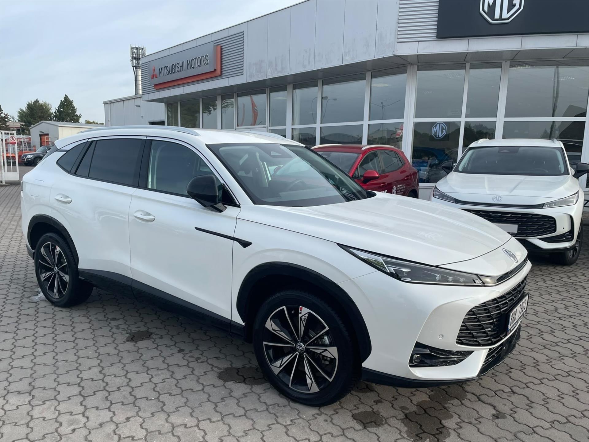 MG HS 1,5 HEV 2AT 143k  Exclusive